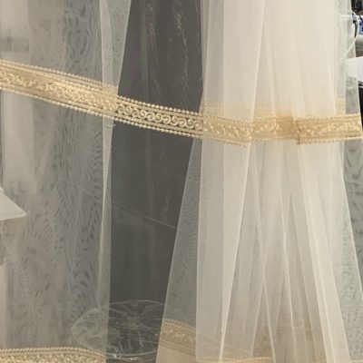 PERDEA TULL BRODATĂ CATIFEA, PIETRICELE CULOARE AURIU. Cod Produs:49892