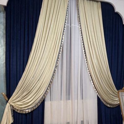 SET DRAPERIE CATIFEA ALBASTRU CU CREM, PERDEA TRIPLUVOAL ALB. Cod Produs:98897