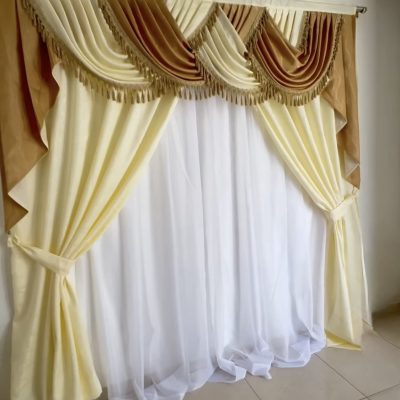 SET DRAPERIE CATIFEA, CULOARE CREM , CU MARO DESCHIS , PERDEA TRIPLUVOAL ALB. Cod: Produs:386111