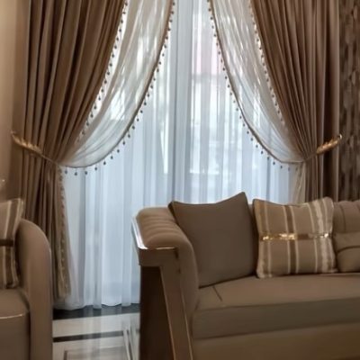 SET DRAPERIE CATIFEA , CULOARE CAPUCCINO, PERDEA TRIPLUVOAL ALB. Cod. Produs:311154