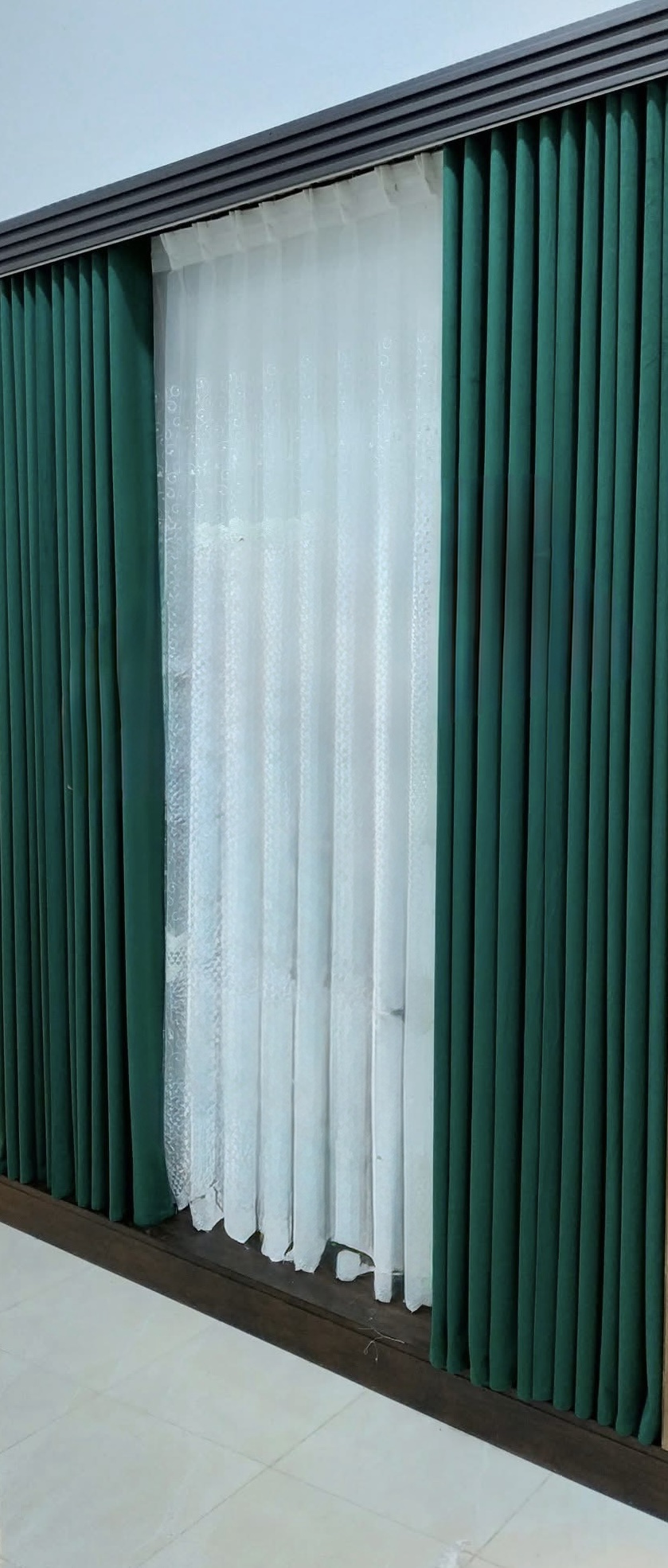 Set Draperii "Emerald Lux" Verde Smarald cu Perdea Voal Alb - Pliuri Perfecte Wave.
Cod: 7292644 - imagine 3