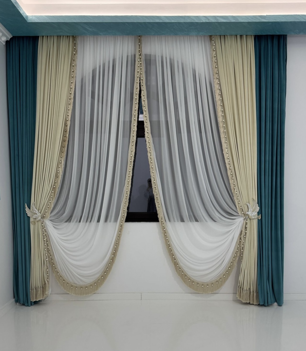 DRAPERIE CATIFEA CULOARE GRI DESCHIS CU GRI ÎNCHIS, PERDEA TRIPLUVOAL ALB. Cod: Produs.3100287 - imagine 7