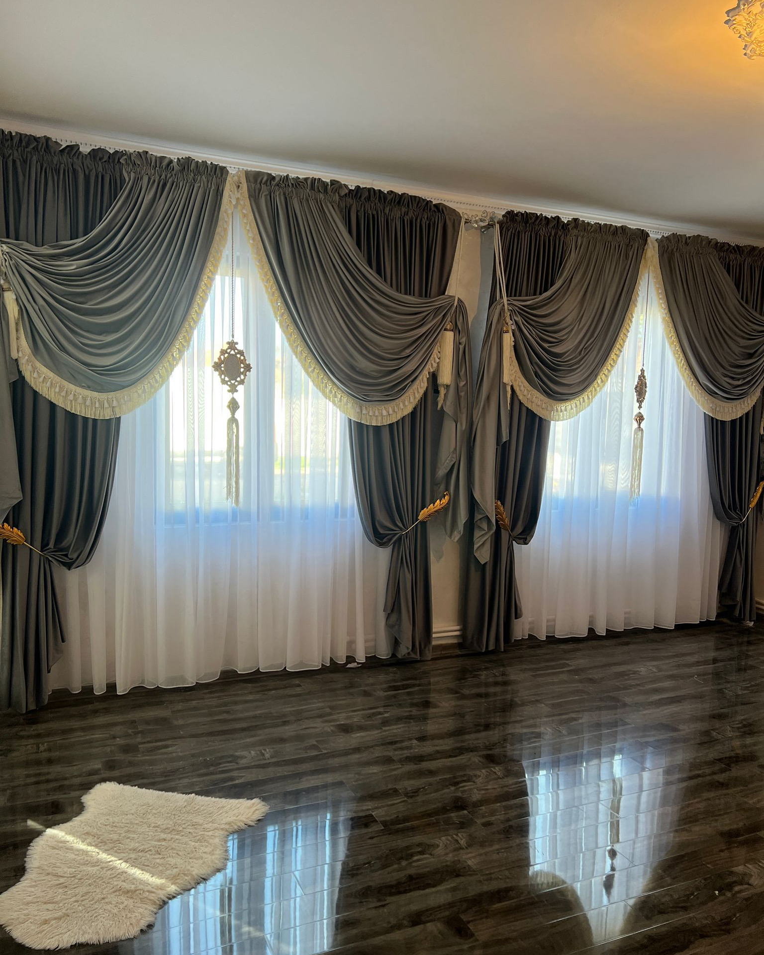 DRAPERIE CATIFEA CULOARE GRI DESCHIS CU GRI ÎNCHIS, PERDEA TRIPLUVOAL ALB. Cod: Produs.3100287 - imagine 3