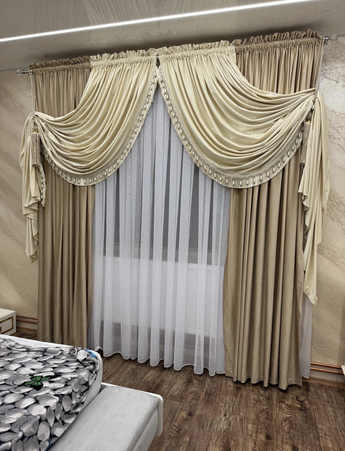 DRAPERIE CATIFEA CULOARE GRI DESCHIS CU GRI ÎNCHIS, PERDEA TRIPLUVOAL ALB. Cod: Produs.3100287 - imagine 15