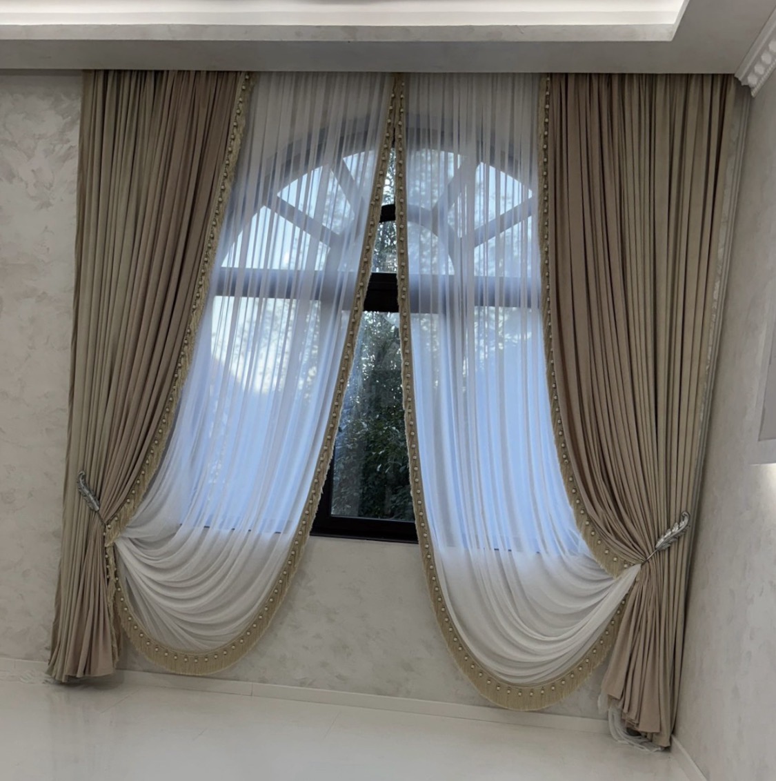 DRAPERIE CATIFEA CULOARE GRI DESCHIS CU GRI ÎNCHIS, PERDEA TRIPLUVOAL ALB. Cod: Produs.3100287 - imagine 16