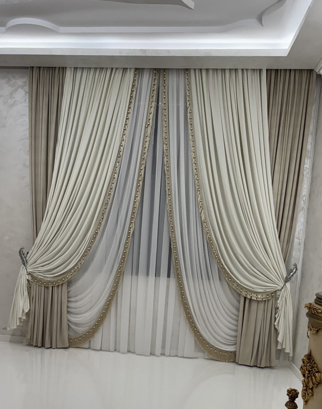 DRAPERIE CATIFEA CULOARE GRI DESCHIS CU GRI ÎNCHIS, PERDEA TRIPLUVOAL ALB. Cod: Produs.3100287 - imagine 13